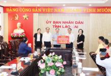 Bộ trưởng Bộ Nội vụ Phạm Thị Thanh Trà thăm, tặng quà người dân Lào Cai bị lũ lụt