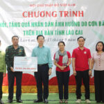 Trưởng Ban Dân vận Trung ương thăm hỏi, tặng quà người dân bị thiệt hại tại Bắc Hà