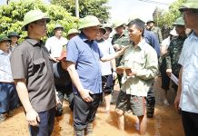 Phó Thủ tướng Thường trực Chính phủ Nguyễn Hòa Bình kiểm tra, chỉ đạo khắc phục hậu quả mưa lũ tại Bắc Ninh