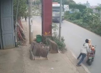 Tạm giữ hình sự đối tượng đẩy Cảnh sát giao thông vào đầu xe tải